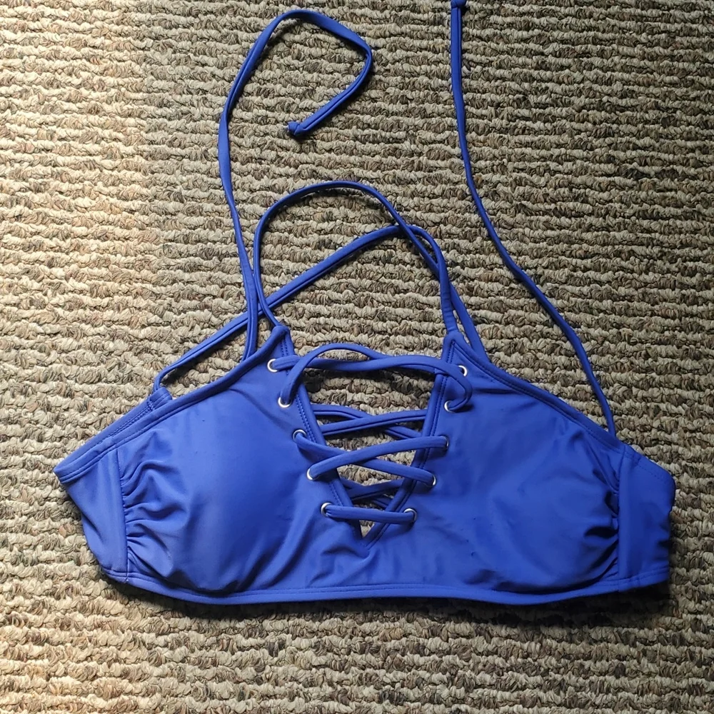 Bikini - Picture 2 of 5